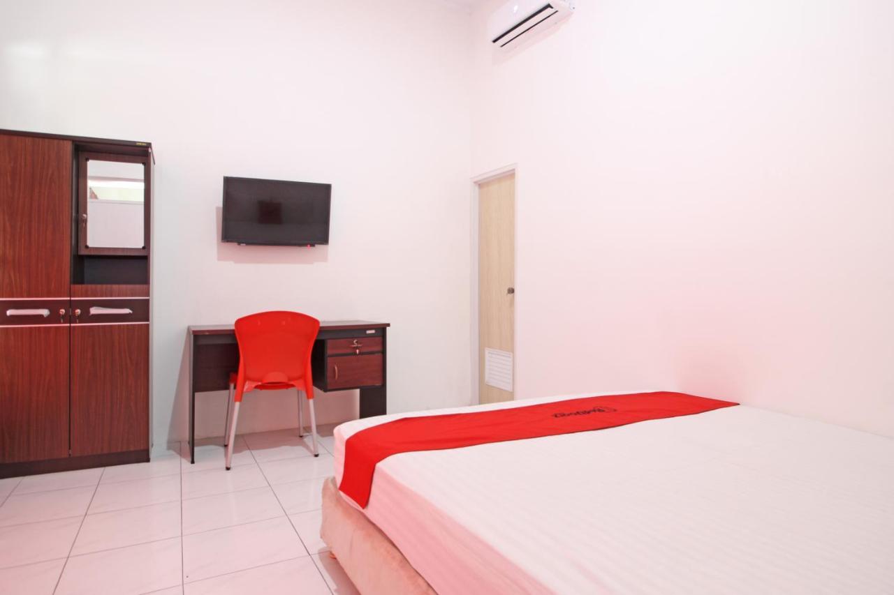 Hotel RedDoorz near Terminal Tirtonadi Solo Exterior foto